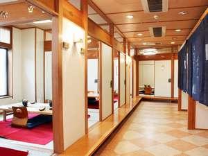 食事処“高瀬舟”　襖で間仕切りした個室のお部屋でゆっくりお食事を…