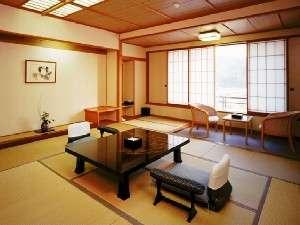 [和室14.5畳]-風の館-湯郷の山々が一望・風の館の客室