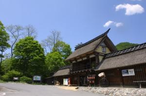 旅籠の入口「薬師長屋門」