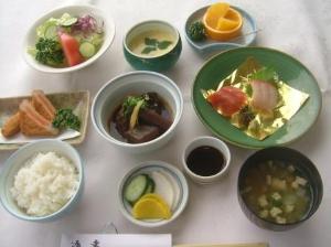 鹿児島伝統のものをふんだんに使ったお料理でございます。