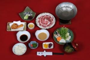 鹿児島特産黒豚しゃぶしゃぶでございます。