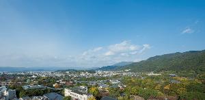 【9Fテラスの眺望】南禅寺・平安神宮などの名所旧跡や、東山の雄大な自然の景色を一望いただけます。