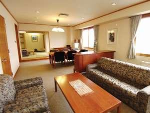 聴水閣特別室　一般客室３部屋分の広さがあり景観もお楽しみ頂けます。