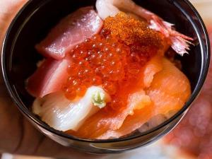 お好きな具材を乗せて自分で作る勝手丼は美味♪