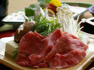 「トロけるすき焼き」をみんなで囲んでご夕食