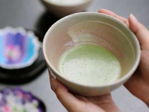 宿に入ったら抹茶のおもてなし。お茶菓子には金平糖も♪心やすらぐおもてなし。