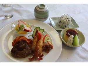 お子様用の夕食に子供ランチをご用意いたしております。
