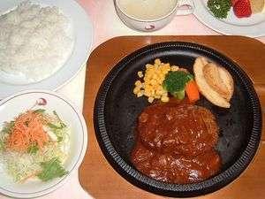 夕食一例　★デミグラスソースハンバーグ
