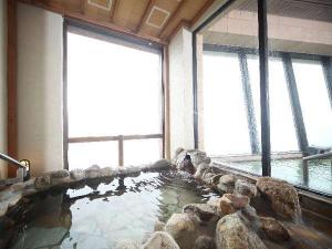 女性露天風呂。津軽海峡が眼下に望めます。