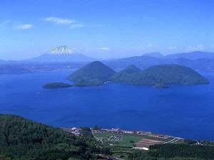 【夏の洞爺湖】向こう側には羊蹄山が・・・