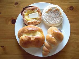 近所でひそかな人気のパン屋さんのパン。ふわふわパンがおいしいです。