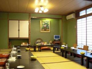 少人数用のお座敷　泊まり会食にもご利用下さい。
