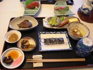 お祭りの朝の特別メニュー朝食です。お祭りの朝はお祭り関係者の方でにぎわいます。