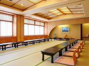 中宴会場