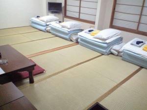 和室大部屋　最大4名様までご利用可能です（お風呂とトイレはお部屋にありません）