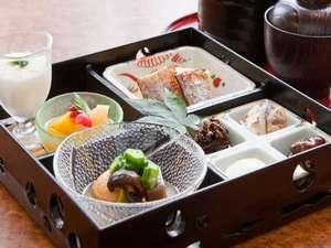 写真は一例です。四季の彩をお楽しみくださいませ