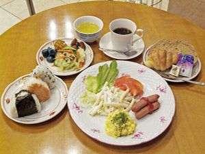 朝食は無料サービス！！