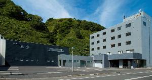 稚内温泉は源泉に油分が含まれている珍しい温泉で(あぶら温泉とも言われています)、お肌がつるつるします。したがいましてお湯の表面に油分が浮く場合がありますが、成分の一部ですのでご安心ください。