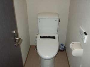 ツゥインのトイレです♪（お連れ様がご入浴中でも気兼ねなく・・・）