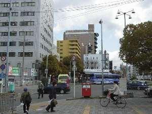 ＪＲ和歌山駅東出口を出ると、正面にホテルが見えます♪