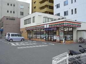 ホテルから徒歩１分にセブンイレブンが・・・非常に便利♪