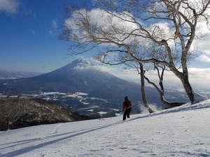 羊蹄山を望むスキー場