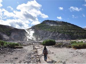 硫黄山までの散策路