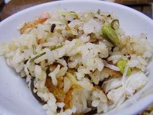 夕食『釜めし』ご飯（写真はカニ釜めしです。仕入れ状況により内容が変わります）