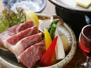 白老といえば「白老牛」仔牛より一貫飼育生産を行うウエムラ牧場さんの特選黒毛和牛肉です