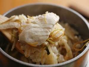 ふんわり旨味のしみ込んだ鯛飯♪満腹鯛会席でお楽しみいただけます。