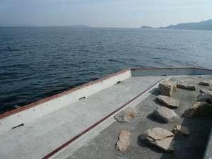 リニューアルしたプライベート磯釣り場です。天気のいい日はのんびり海を眺めて釣りをどうぞ♪