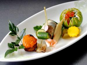 料理一例：先付け　-覚楽の会席料理-季節の素材をふんだんに使用した“こだわりの膳”
