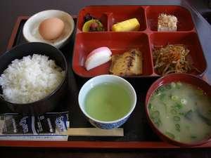 朝食　和食　ご飯・味噌汁おかわりできます。