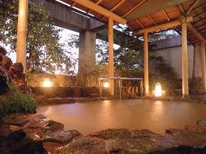 ≪館内大浴場☆金泉露天風呂≫リチウムを多く含み、癒し効果の高い赤い湯