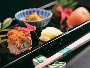 季節の前菜。板長がひとつひとつ丁寧にお作り致しております。