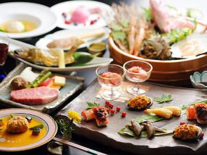 地元産の食材を使って季節の素材を生かしたお料理を提供しております。