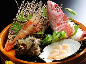 特別室のお料理活きのいい魚介を盛込みで