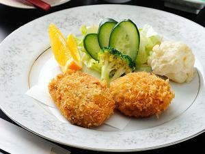北上の特産二子の里芋で作った「北上コロッケ」瀬美温泉オリジナルをお召し上がりください。