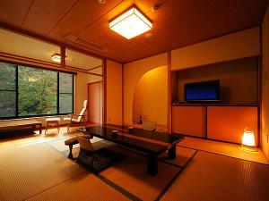 和洋室「花浅葱」静かな空間をご堪能下さいませ。
