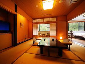 和室とツインのベッドルーム続きの部屋が魅力の「朱花」！