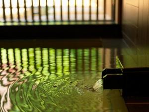 湯処[命泉の湯]（一例）／ニセコの森と湯の香りを満喫しながら、至福の湯浴みをお愉しみください。