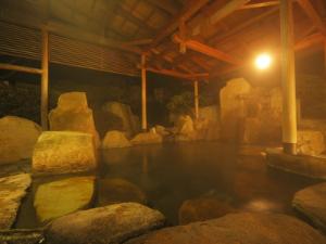 大浴場『巌の湯』岩に囲まれ、自然と一体！開放感抜群で気分最高です♪
