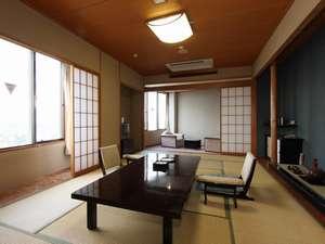 【通常客室】部屋は標準で12畳なのでゆったり広々寛げます