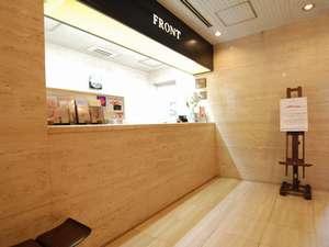 ロビーにて朝、夕に無料コーヒーサービスがございます