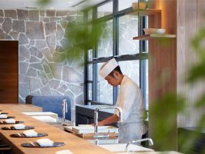 鮨・日本料理「暦」