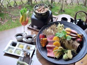 黒毛和牛ローストビーフ地産野菜添え
