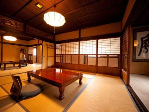 【由布】由布岳をいちばん素敵な角度から眺められる、二階のお部屋です。