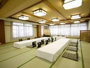 宴会場【山翠】。会社の旅行やグループでの旅行に最適♪