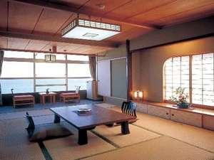 落ち着いた雰囲気の和室（海側和室一例）