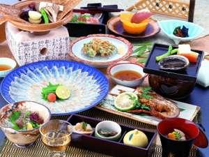 伊勢海老・あわびプラン料理一例　伊勢海老鬼殻焼、あわびの踊焼、鯛の薄造り